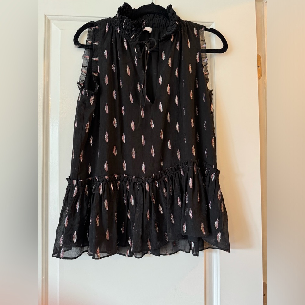 Sleeveless blouse with metallic pattern
